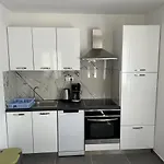 Half Of House To Rent - Family Zelenika Апартаменты