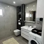Апартаменты Half Of House To Rent - Family Zelenika Трогир