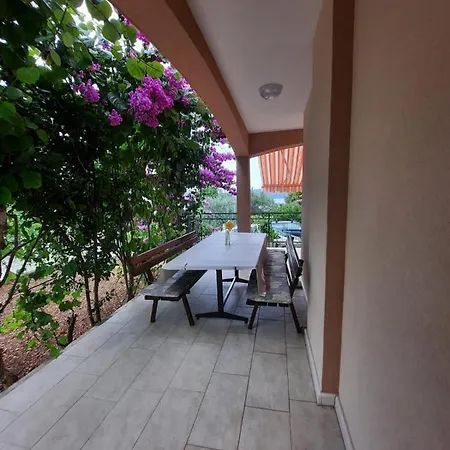 Apartment Half Of House To Rent - Family Zelenika Trogir
