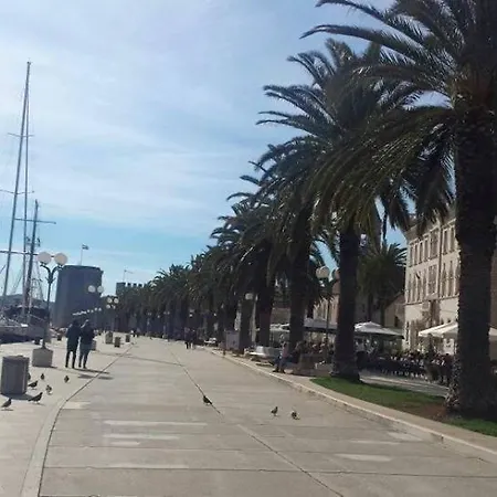 Half Of House To Rent - Family Zelenika Apartment