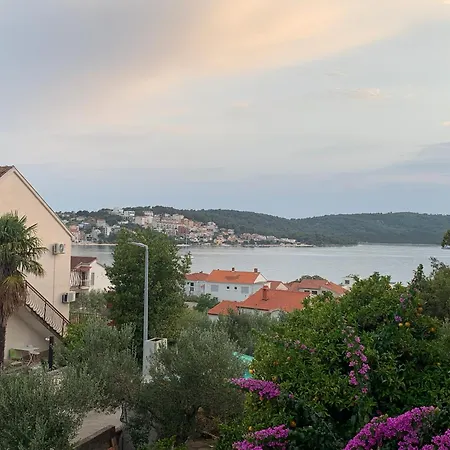 Apartment Half Of House To Rent - Family Zelenika Trogir