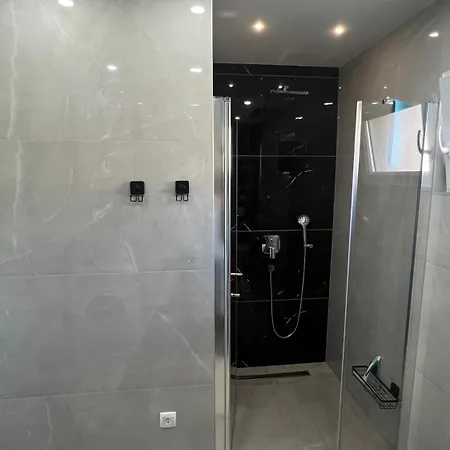 Half Of House To Rent - Family Zelenika