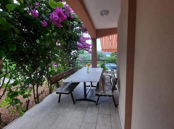 Appartement Half Of House To Rent - Family Zelenika Trogir