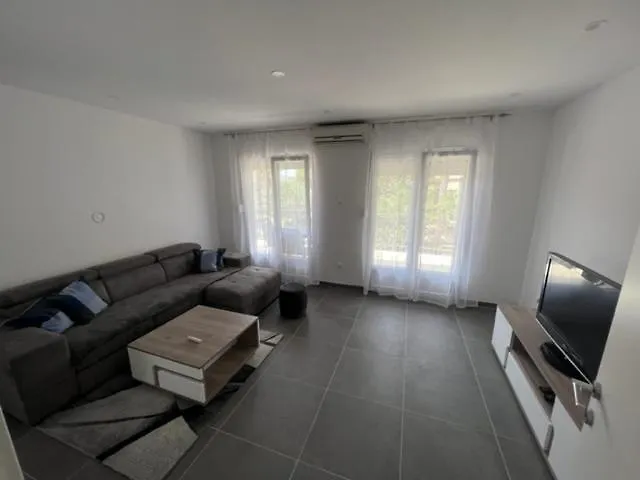 Half Of House To Rent - Family Zelenika