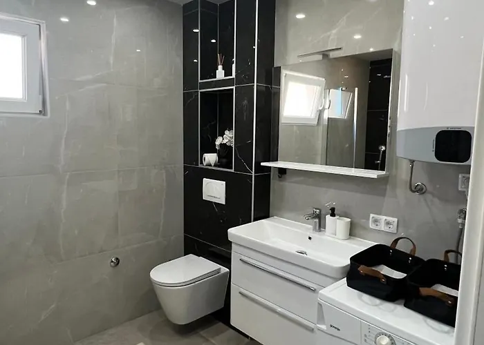 Appartement Half Of House To Rent - Family Zelenika Trogir