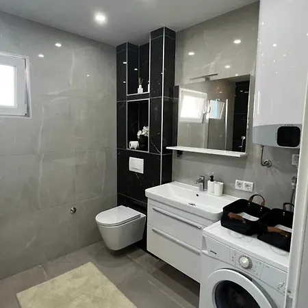 Διαμέρισμα Half Of House To Rent - Family Zelenika Τρογκίρ