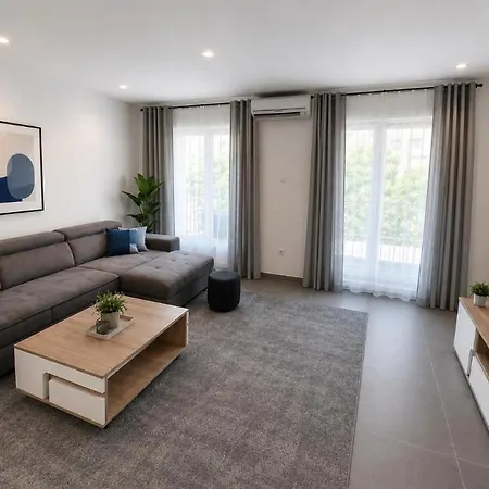 Διαμέρισμα Half Of House To Rent - Family Zelenika *