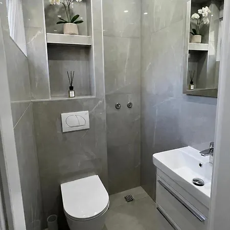 Half Of House To Rent - Family Zelenika Διαμέρισμα